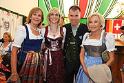 Prinzessin Ursula von Bayern (links), Candy Pomp nebst Gatte Peter Mey, Inge Fürstin von Wrede-Lanz (rechts) (©Foto:BMW)
